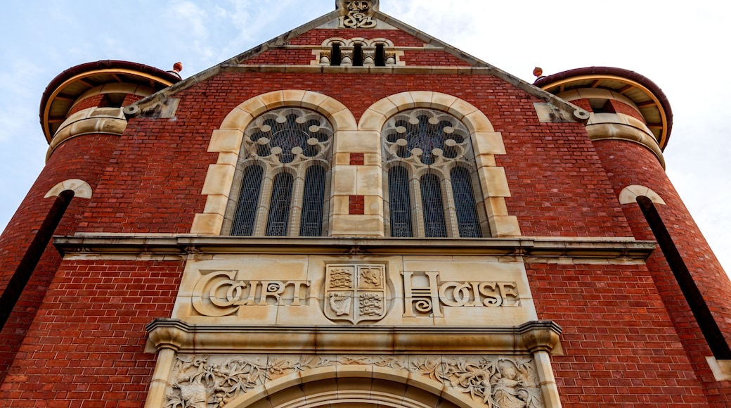 Bairnsdale Court House Fauna and Flora Decorations