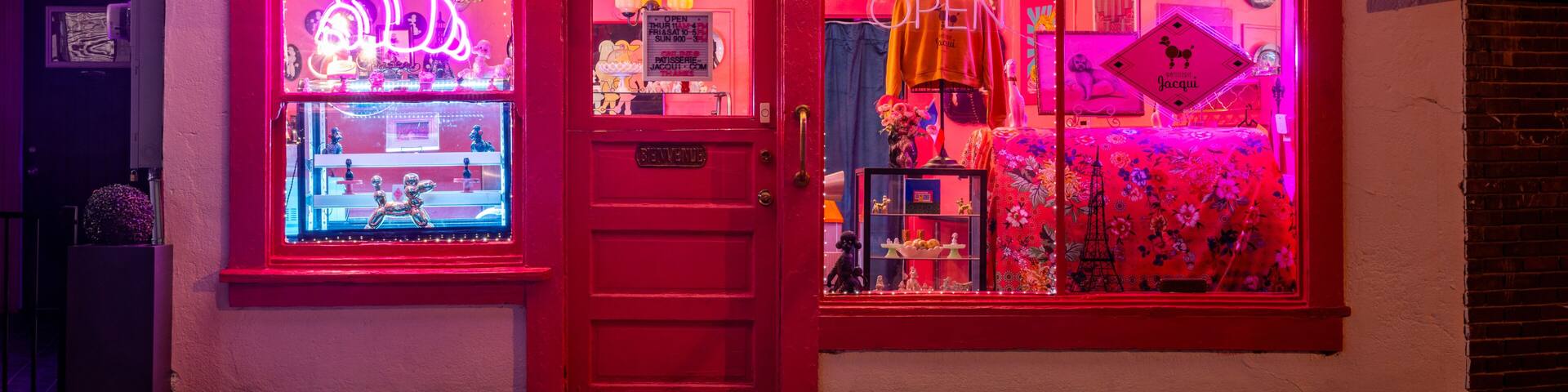 Bisbee, a historical mining town in South-Eastern Arizona, America, USA. A small town founded in 1880 with amazing old buildings, architecture and a fun travel destination.