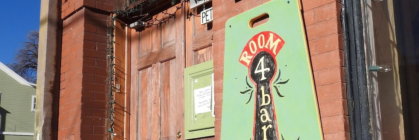 Only 3 stools and a 4th squeezed in at the end of the bar. A tiny table for 2 in the corner completes the room. Room 4 Bar features local music, an awesome selection of spirits and the cool vibe of a local hangout.
#bar #Bisbee #OnTheRoad
