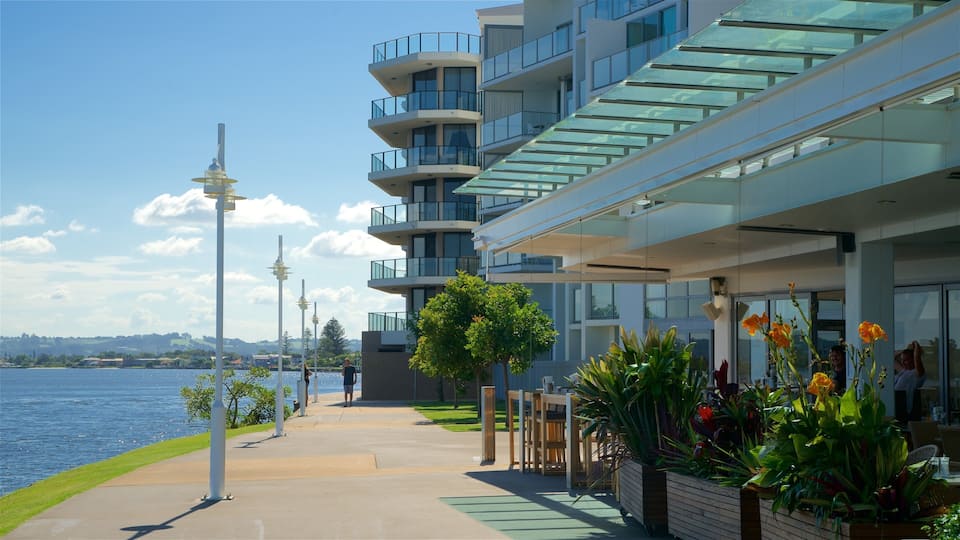 Ballina som inkluderer bukt eller havn