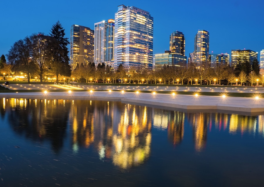 While strolling down the circular path, the cityscape reflections were stunning at Bellevue Square Park.
#LifeAtExpedia