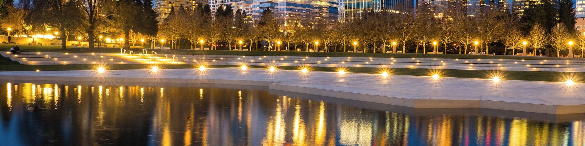 While strolling down the circular path, the cityscape reflections were stunning at Bellevue Square Park.
#LifeAtExpedia