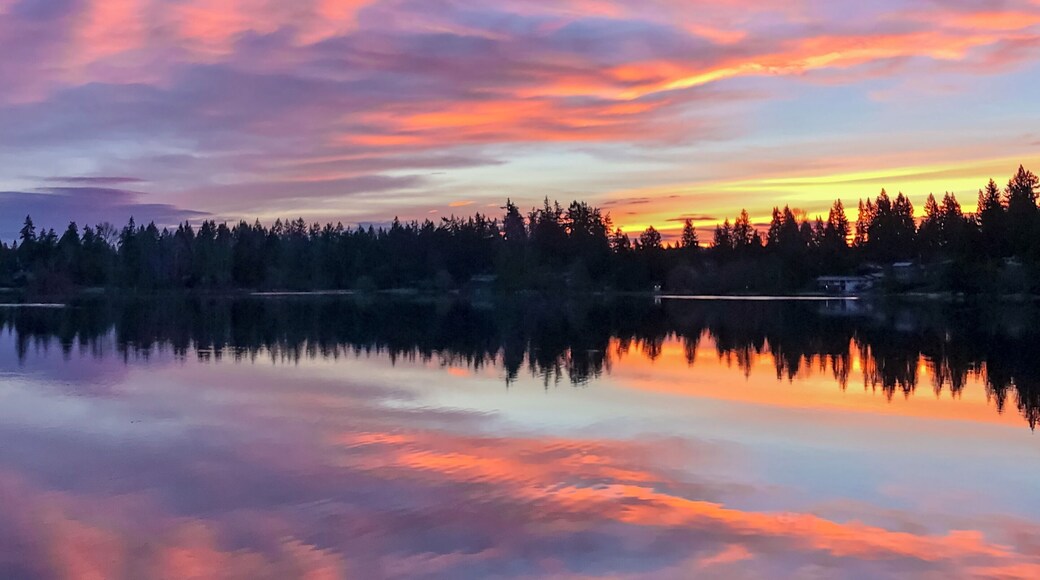 Beautiful sunrise at Phantom Lake Park this morning.