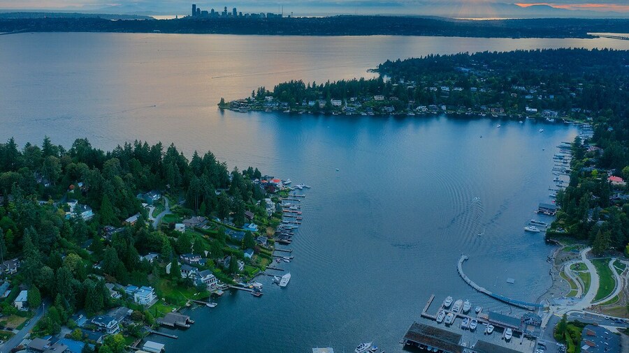 Meydenbauer Bay Park in Bellevue Washington