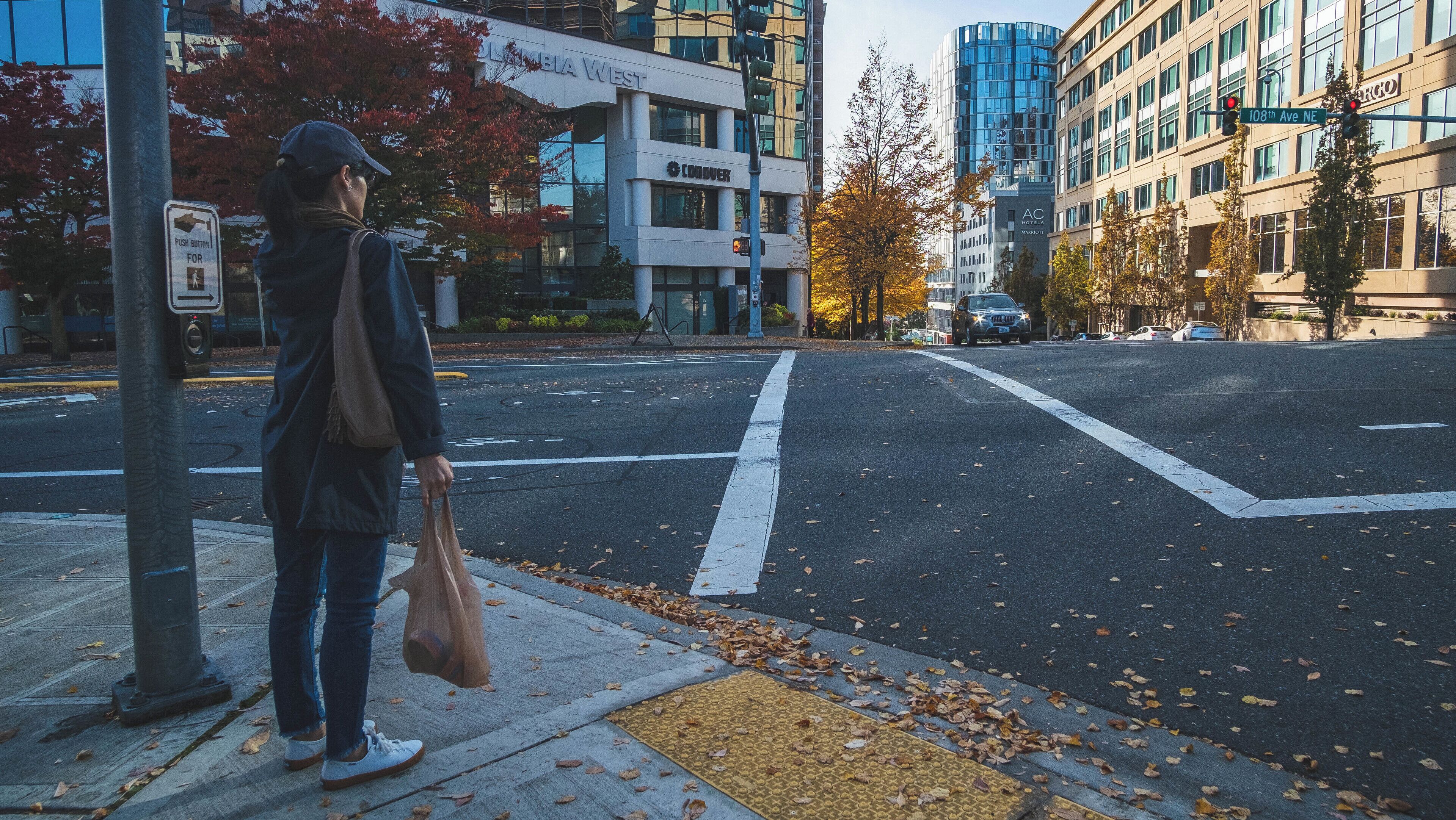 It's after office hours, and everybody is heading home. As I crossed 108th Ave. Bellevue, I paused and was inspired to take this photo, which has been my usual route for over a year. It made me realized that as we prepare to move to the Seattle new campus, this wonderful neighborhood will be missed. 
#LifeAtExpediaGroup