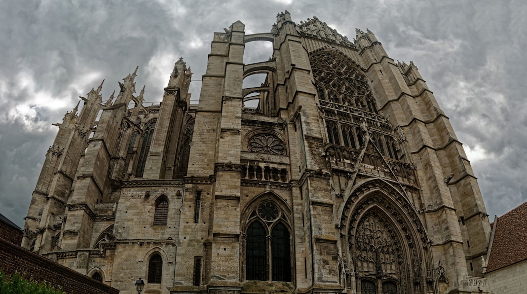 Beauvais - Rue Jean Racine - ICE Photocompilation Viewing from SSE to SW on la Cathédrale Saint-Pierre de Beauvais