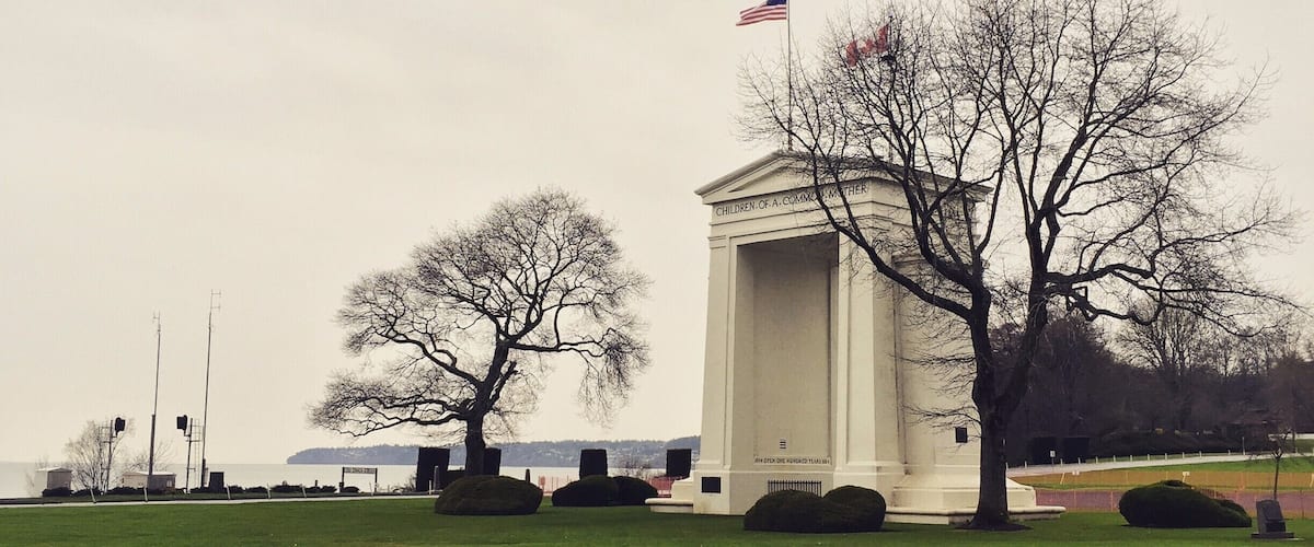The Peace Arch, the only international gateway ever erected in the interest of peace among nations. Find this on the boundary between Blaine, Washington and Douglas, British Columbia. Captured this image from the car while waiting to cross the border into Canada.
#roadtrip
#lifeatexpedia