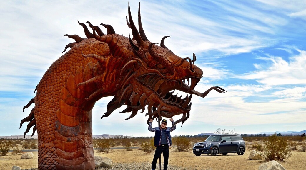 Sculptor Ricardo Breceda has made more than 100 large metal statues of animals that can be found in the area. Asian dragon was one of my favorites.