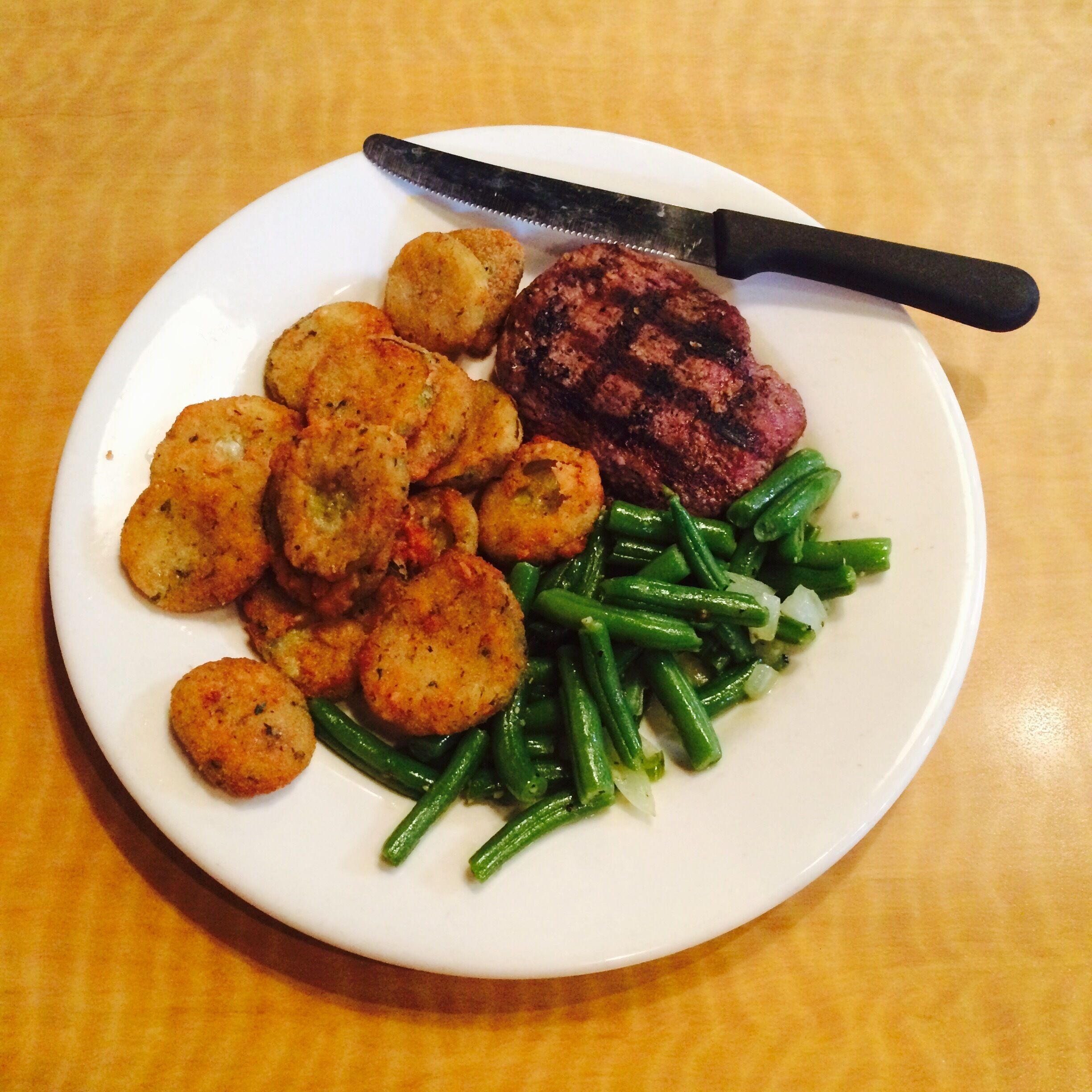 Alright spot. Sports bar & diner. Steaks are $11-13. Fried pickles are pretty awesome!

#steak #dinner #roadtrip #foodiefinds