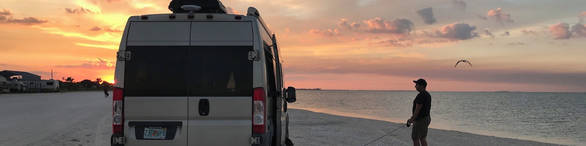 Free RV parking on the beach đđœ #rvlife #vanlife #beach #cats