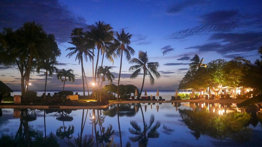 The pool at Le Meridien, looking towards the ocean. The building to the right is a bar/restaurant on the resort. Close to the airport, it was a nice location for a short three nights for the beginning of our honeymoon before we went to Bora Bora #tahiti