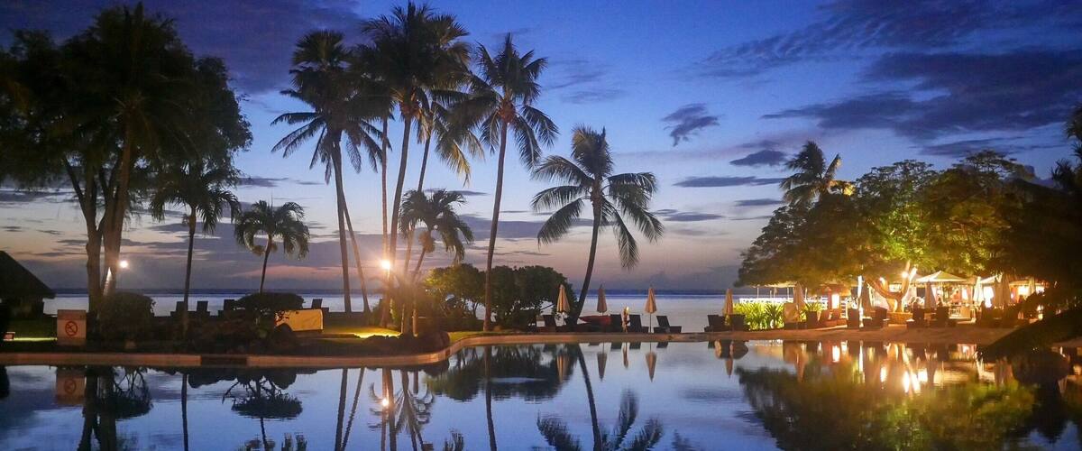 The pool at Le Meridien, looking towards the ocean. The building to the right is a bar/restaurant on the resort. Close to the airport, it was a nice location for a short three nights for the beginning of our honeymoon before we went to Bora Bora #tahiti