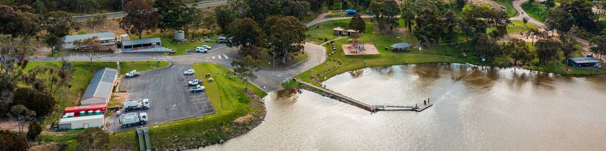 Lake Lyell showing a lake or waterhole, tranquil scenes and landscape views