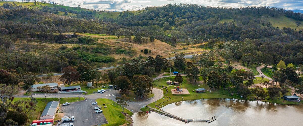 Lake Lyell showing a lake or waterhole, tranquil scenes and landscape views