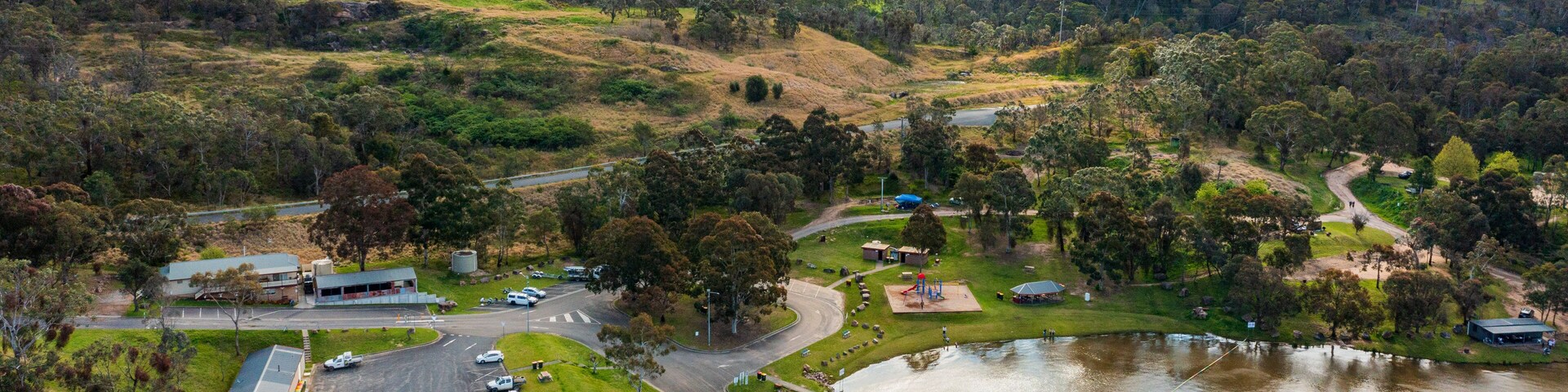 Lake Lyell showing a lake or waterhole, tranquil scenes and landscape views