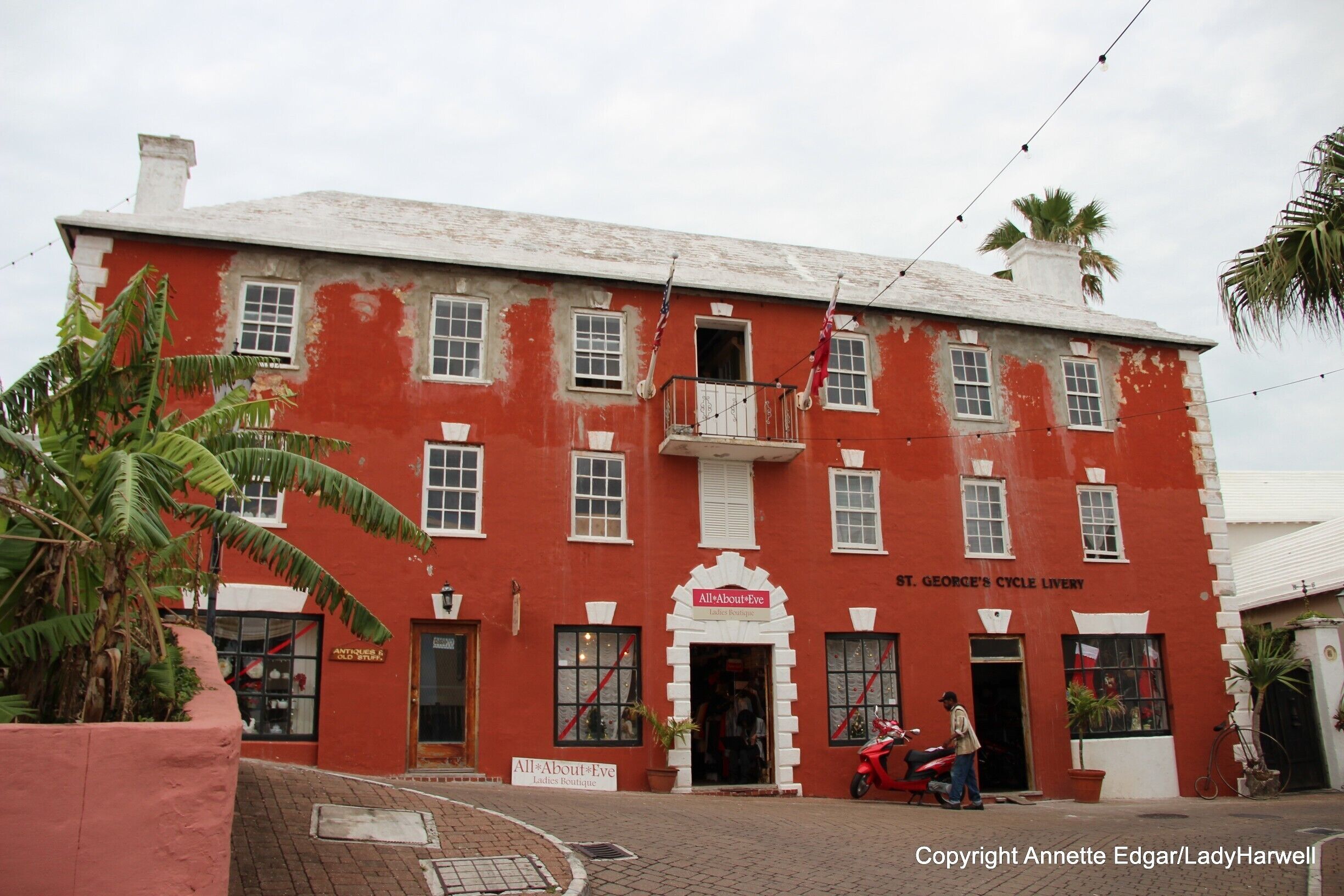 One of the typical Bermudian buildings on the Island of St. George's Bermuda near to the harbour with its beautiful boats and historic little alleyways, part of the islands which form Bermuda the gem in the middle of the Atlantic Ocean and a stone's throw away from New York 2 hrs by plane. Enjoy the beautiful beaches, flora and ocean, together with old English hospitality and the famous Rum Swizzle. A little bit of England with a Caribbean flavour.  #urbanjungle   One of the two only cities in Bermuda.