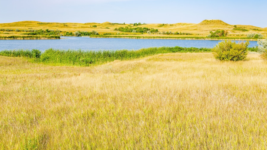 Sather Lake in Little Missouri National Grassland, North Dakota, USA