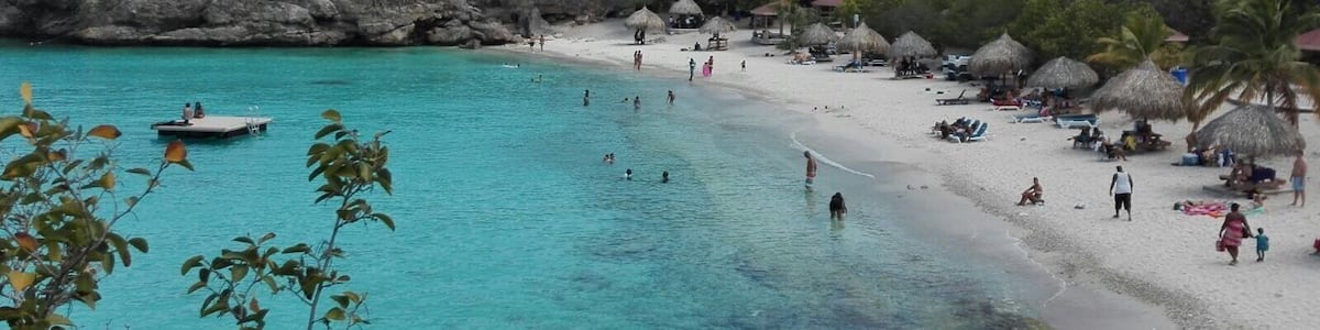 One of the most beautiful beaches I've been to.... amazing white sand, and crystal clear water. Definitely worth a visit for all beach lovers #curacao #caribbean #beach #stunning