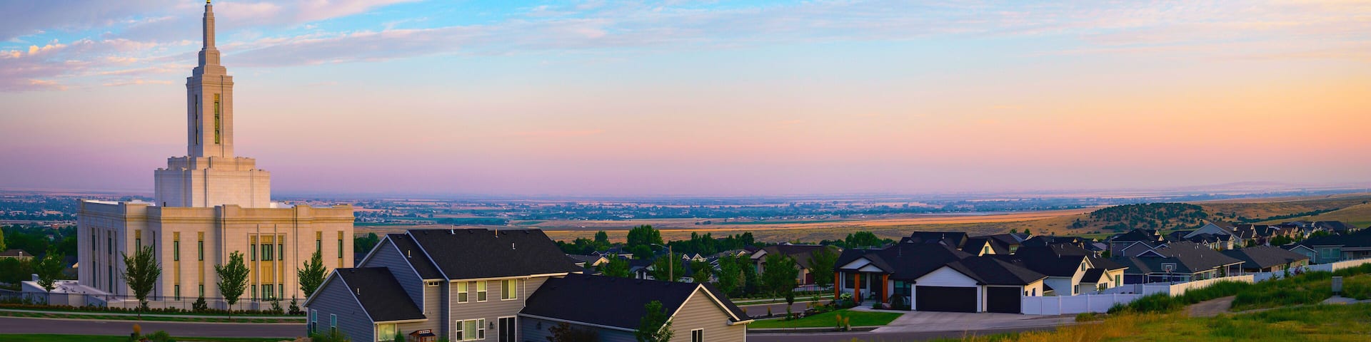 Sunrise over the Pocatello, Idaho, USA: The Tranquil Summer Dawn Landscape of the Gateway City in Caribou-Targhee National Forest of the Rocky Mountains