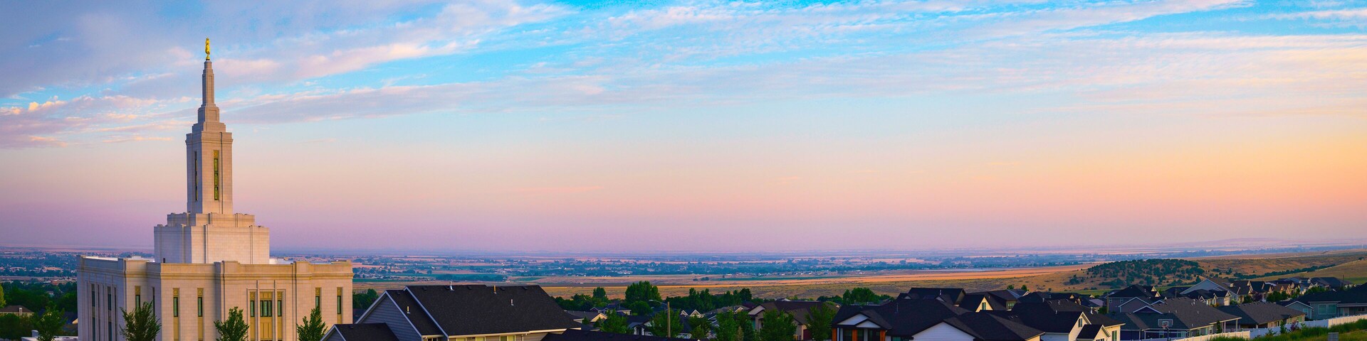 Sunrise over the Pocatello, Idaho, USA: The Tranquil Summer Dawn Landscape of the Gateway City in Caribou-Targhee National Forest of the Rocky Mountains