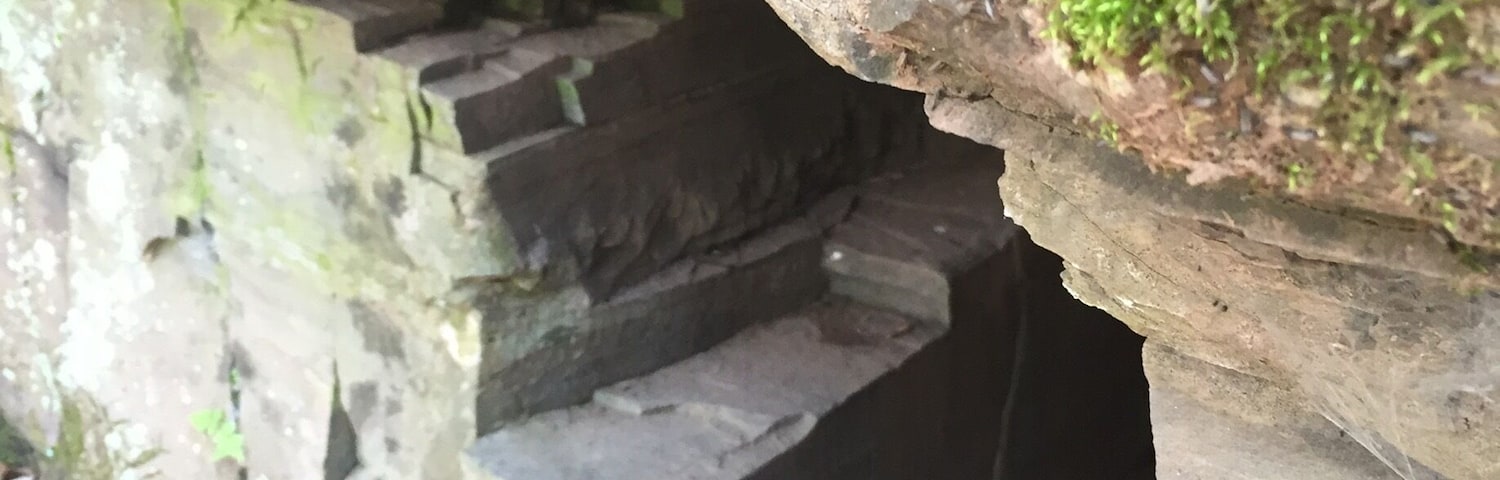 Cool rock #patterns of a tiny cave (emphasis on tiny) in Collegeville, PA! Right off a nice hiking trail!