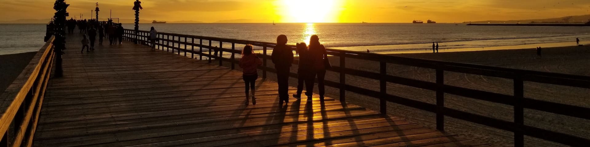 Even during in December, sunsets on the beach are beautiful. The beach communities in Southern California decorate the boardwalks with wreaths and lights, but it definitely doesn't look like winter here. #LifeAtExpedia #Nature