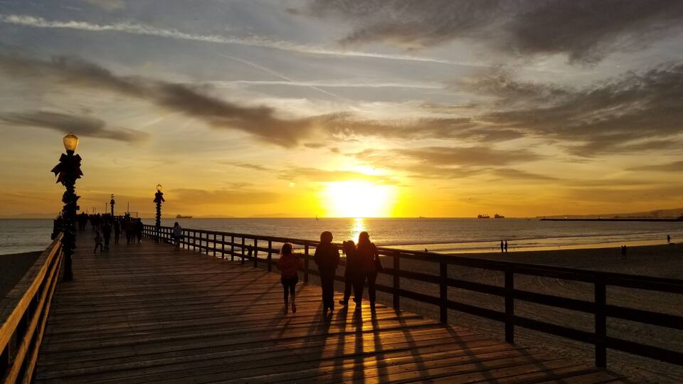 Even during in December, sunsets on the beach are beautiful. The beach communities in Southern California decorate the boardwalks with wreaths and lights, but it definitely doesn't look like winter here. #LifeAtExpedia #Nature