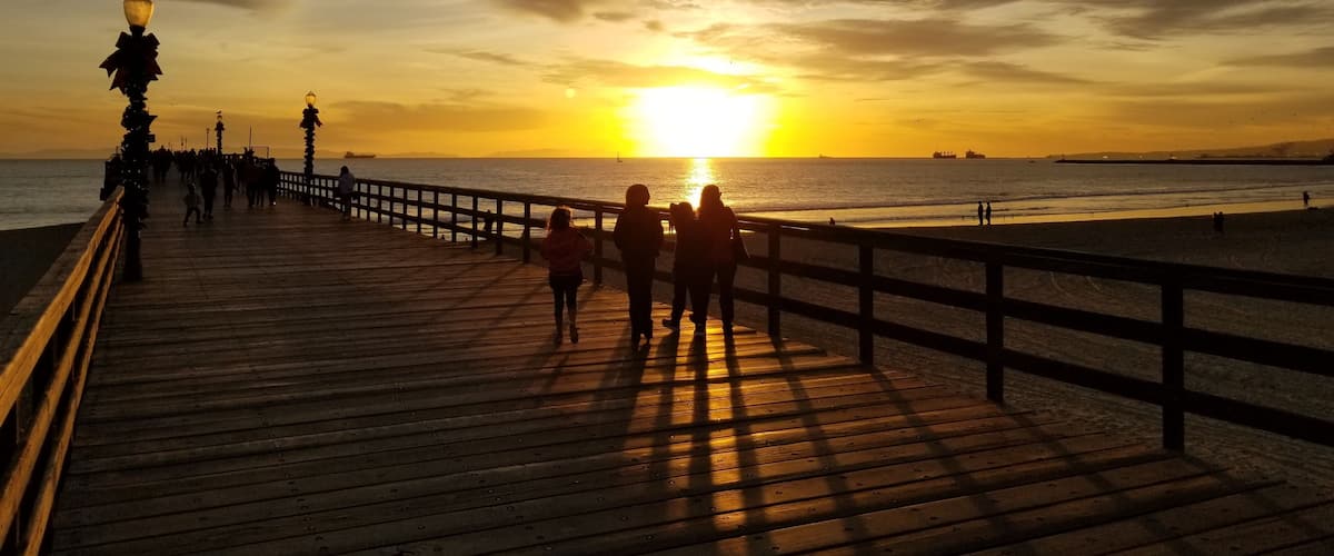 Even during in December, sunsets on the beach are beautiful. The beach communities in Southern California decorate the boardwalks with wreaths and lights, but it definitely doesn't look like winter here. #LifeAtExpedia #Nature