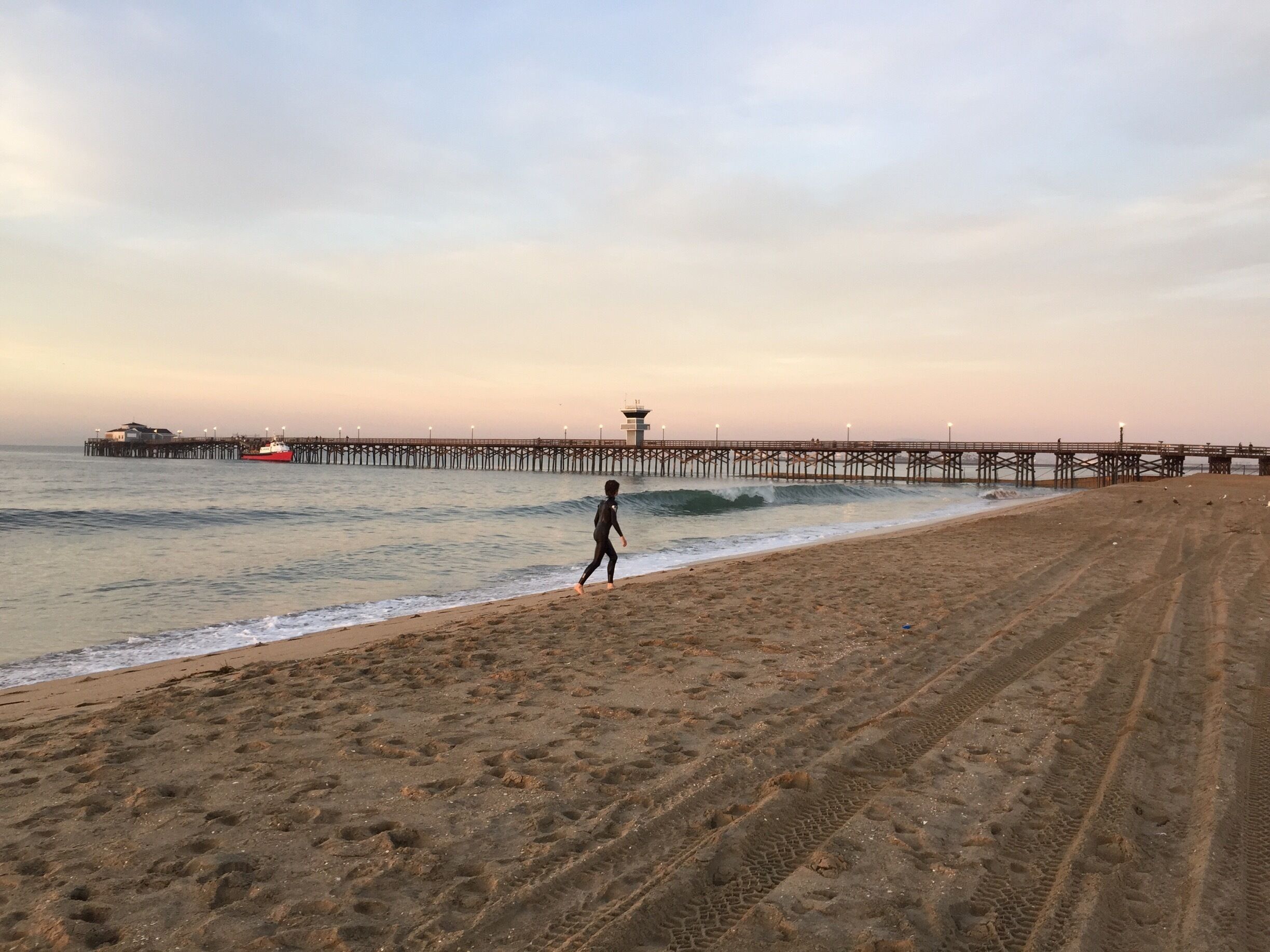 A great place to Skimboard or surf at.  Great winter beach that takes in the WNW and NW swells.  Showers are available and is close to the town and PCH.  