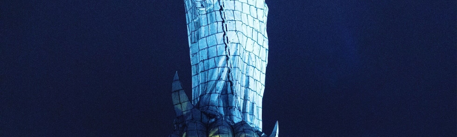 En la capital de Ecuador, la virgen del panecillo adorna la ciudad, puede visitarse como un mirador en el día y en la noche.