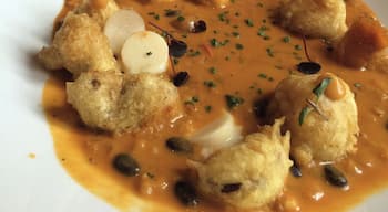 Definitely one of the best restaurant meals I've ever eaten in my life - and you can write that in stone! This vegetarian dish, curry los Andes, accompanied with quinoa I didn't even KNOW could taste that good, was absolutely to die for.