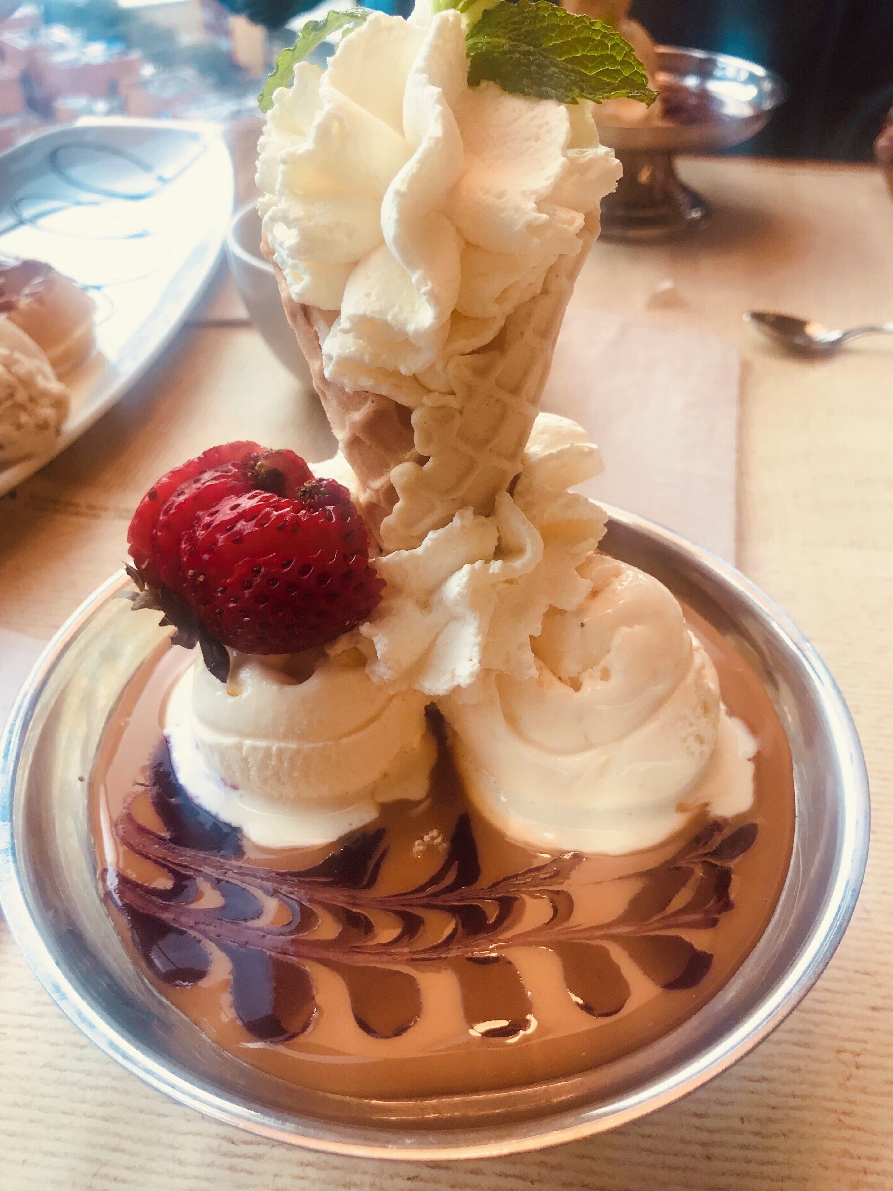 Is not an easy task to choose an ice cream from the crepes & waffles menu... It’s like looking at art! #Trovember #bogota #crepes&waffles #icecream