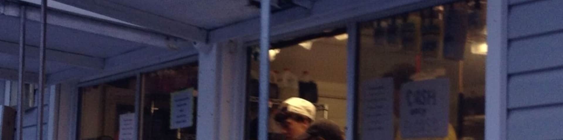 This is a great Snowball place that had shaved ice, great Hawaiian snowballs( with cream) there are regular flavor and premium flavored- I recommend the Vanilla Butter Cream. Also, you can get marshmallow topping( you can have it in the middle).