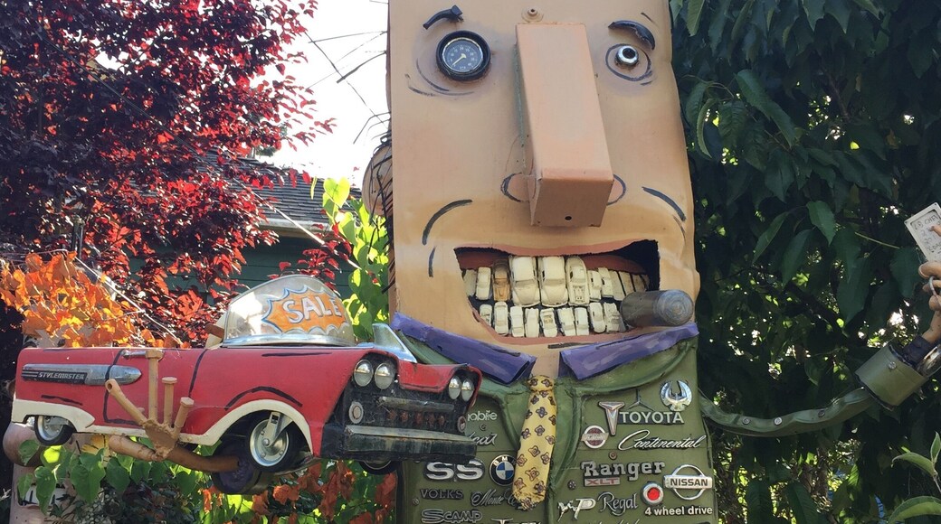 Florence St art walk, Sebastopol CA. Great fun after Food Crush tour at The Barlow. Recommend the Food Crush Tour, then walk uphill to Florence Street.