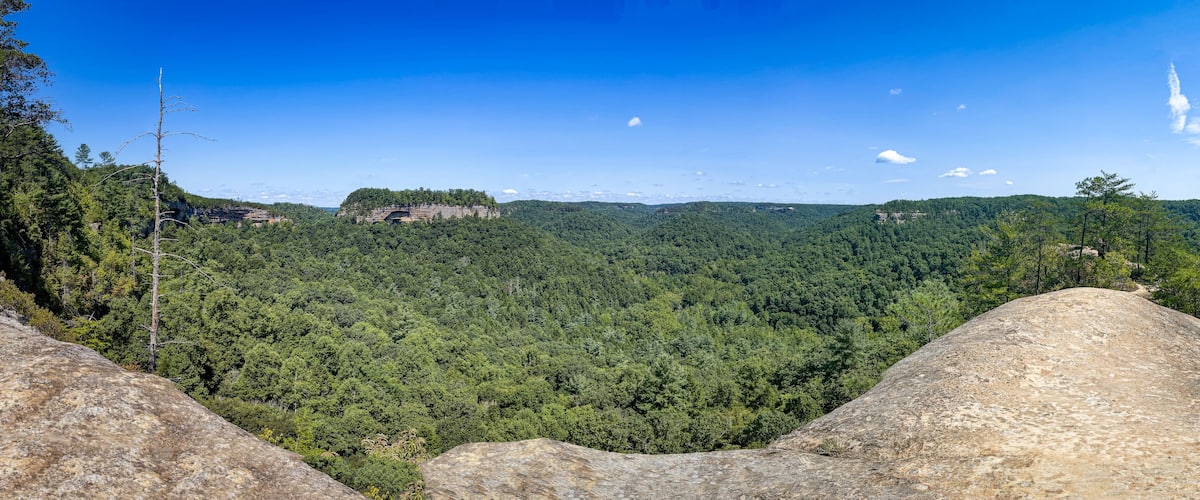 Rock formations on the foreground and background in the hiking area Red River Gorge in Central Kentucky