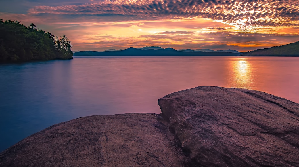 sunrise on lake jocassee south carolina