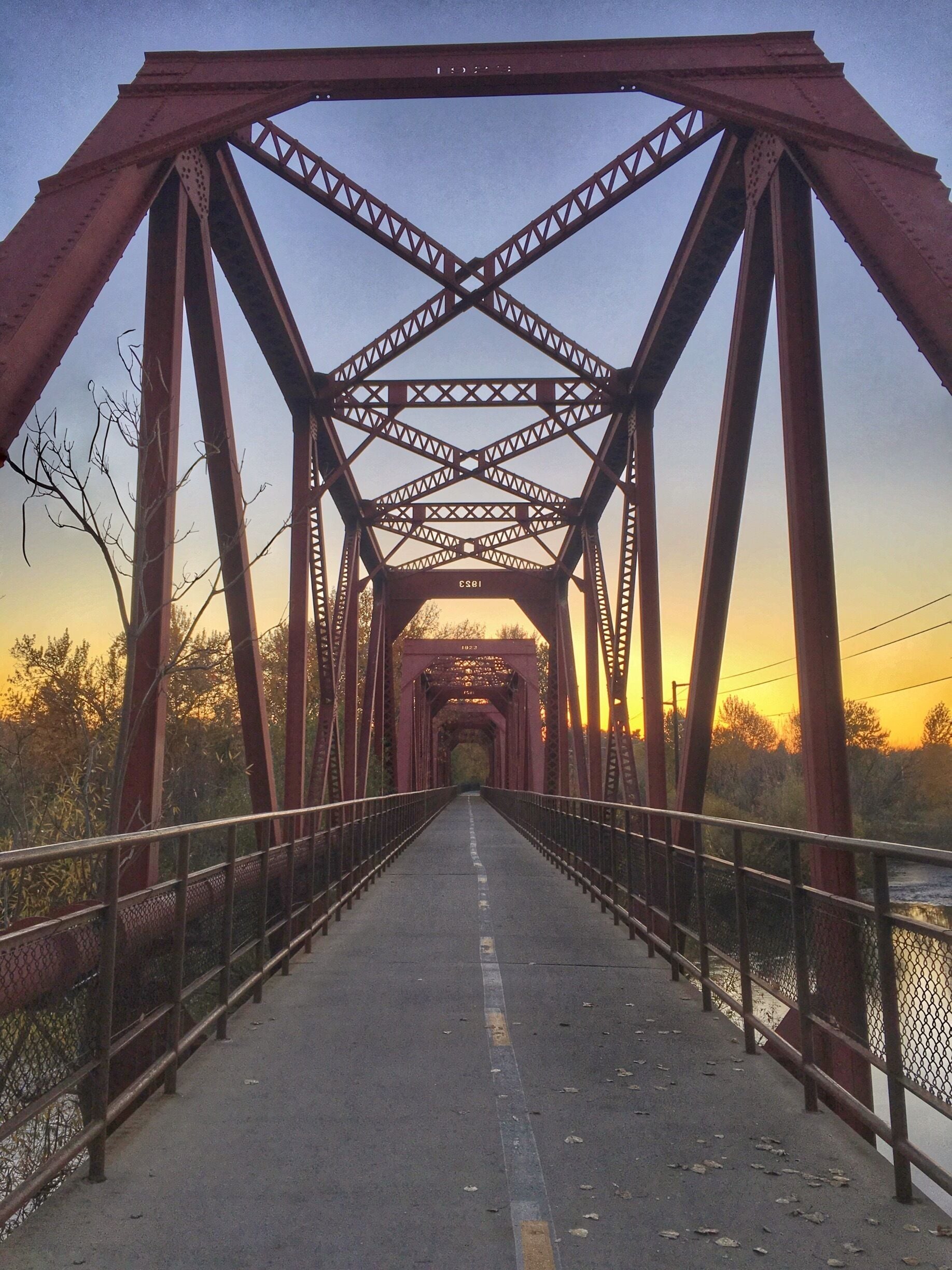 Amazing bike trail! The river views and spectacular. Great place to bring a picnic and relax. 