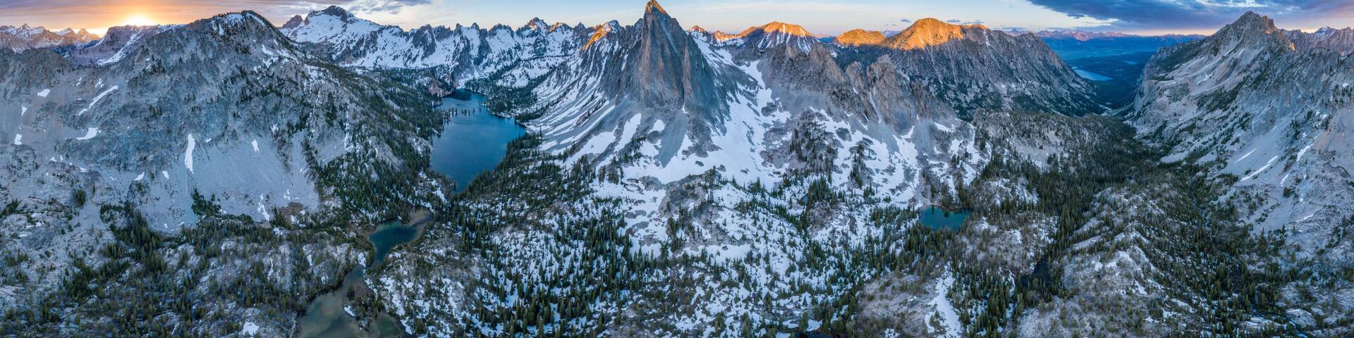 Beautiful alpine views of Alice Lake in the Sawtooth Mountains