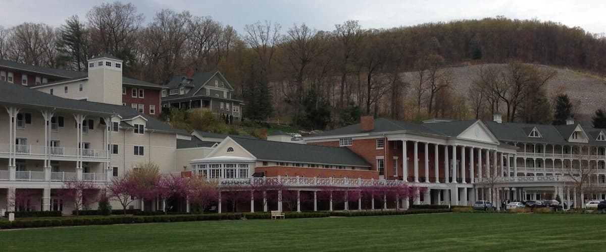 Very nice resort with great spa, trails, golf and more. Very good on site restaurants an neat little nearby town