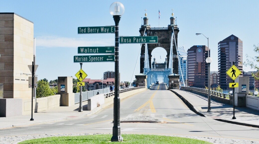 Crossing this bridge to Kentucky #walking #statesborders #OH #KY