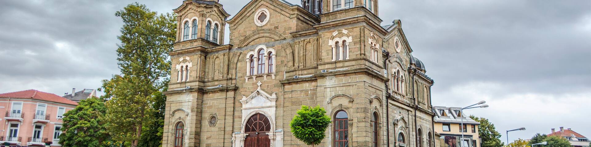 A historic church with two prominent towers and a central dome.