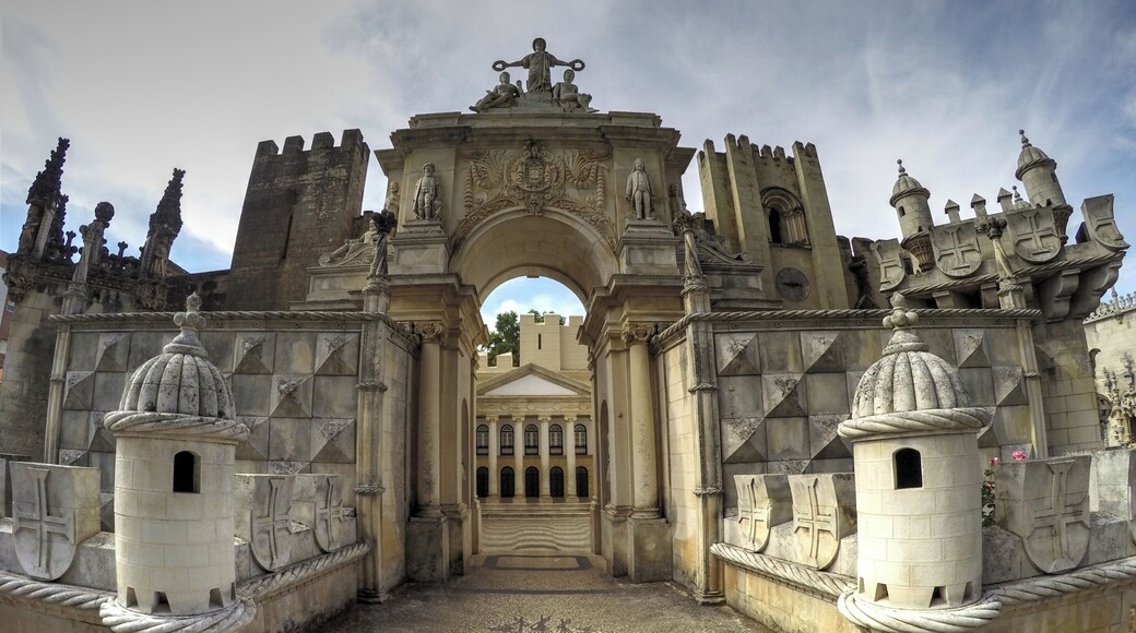 #coimbra #portugal
Inaugurado em 1940, o Portugal dos Pequenitos fica situado em Coimbra e é um parque temático concebido para mostrar, em escala reduzida, as principais construções e monumentos portugueses situados em Portugal e no resto mundo. Está organizado em Países de Língua Oficial Portuguesa, Portugal Insular, Portugal Monumental, Coimbra, Casas Regionais, Casa da Criança e Parque Infantil.
Inaugurated in 1940, Portugal dos Pequenitos is located in Coimbra and is a theme park designed to show, on a reduced scale, the main Portuguese buildings and monuments located in Portugal and in the world. It is organized in Countries of Portuguese Official Language, Insular Portugal, Monumental Portugal, Coimbra, Regional Houses, Children's House and Children's Park.