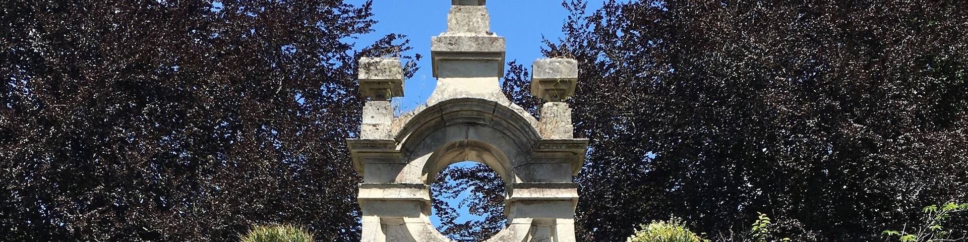 Enter my world.
A visit to the Botanic Garden is like traveling around the planet earth without leaving the city. The plant collections which occupy every corner of the Garden take us on a journey to distinct latitudes and regions of the world, thus transforming the Garden into a living museum.
Located in the heart of the city of Coimbra since 1772, when it was founded by the then prime-minister Sebastião José de Carvalho e Melo (Marquis of Pombal), the Botanic Garden covers a total area of more than 13 ha, most of which donated by Benedict monks.