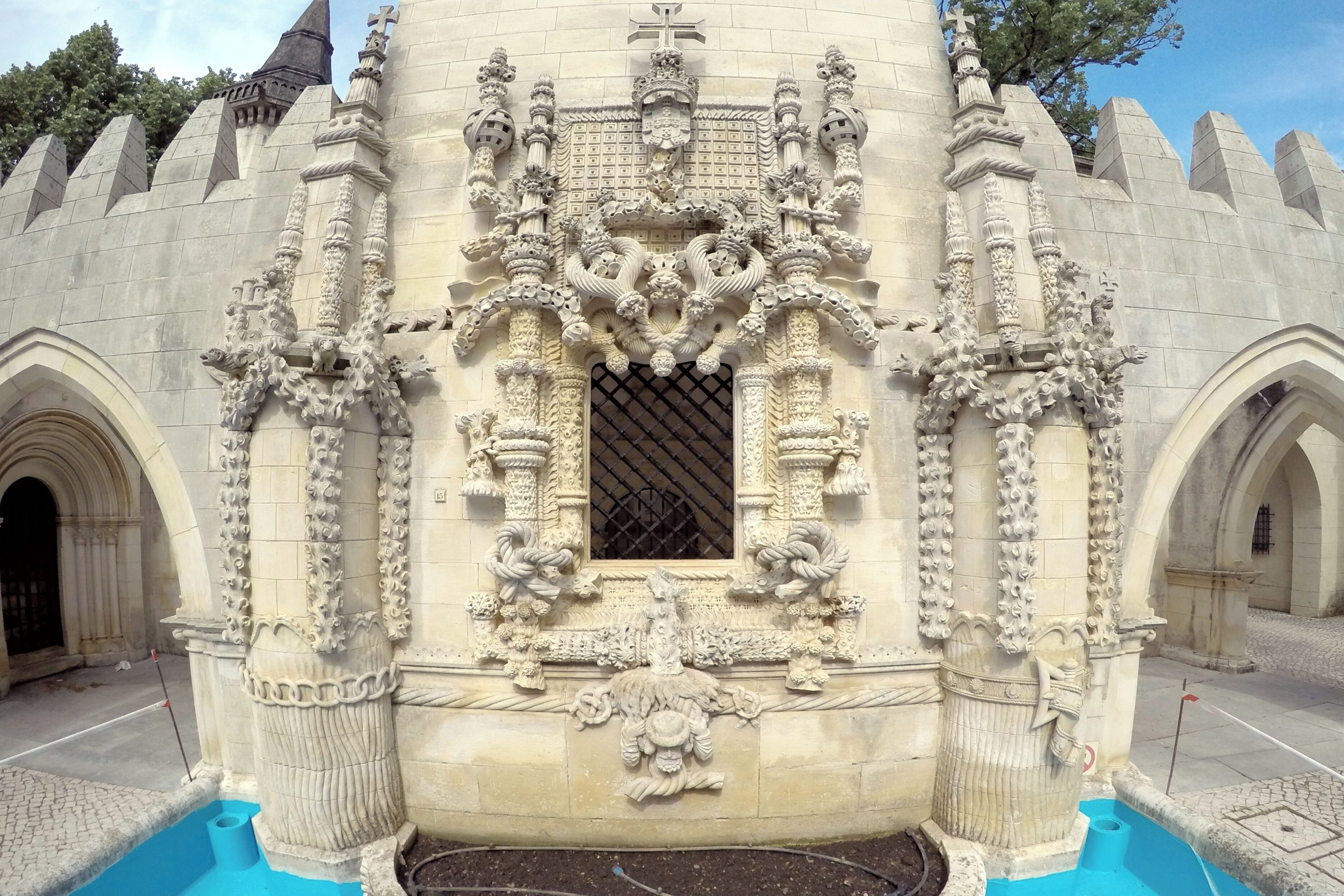 #coimbra #portugal

Inaugurado em 1940, o Portugal dos Pequenitos fica situado em Coimbra e é um parque temático concebido para mostrar, em escala reduzida, as principais construções e monumentos portugueses situados em Portugal e no resto mundo. Está organizado em Países de Língua Oficial Portuguesa, Portugal Insular, Portugal Monumental, Coimbra, Casas Regionais, Casa da Criança e Parque Infantil.

Inaugurated in 1940, Portugal dos Pequenitos is located in Coimbra and is a theme park designed to show, on a reduced scale, the main Portuguese buildings and monuments located in Portugal and in the world. It is organized in Countries of Portuguese Official Language, Insular Portugal, Monumental Portugal, Coimbra, Regional Houses, Children's House and Children's Park.