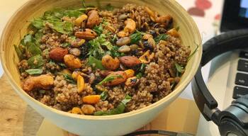 No one does salads like Kitchen Garden by Suzette. I like to make my own, with barley or bulgur, lots of nuts, micro greens, roasted beet roots, chickpeas or falafel, and a balsamic vinegar dressing. An energy-packed and filling meal, especially when clubbed with a vegan chocolate smoothie 😋
#theshootingstar #vegan #mumbai #food