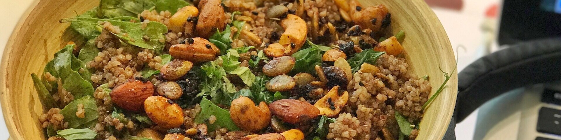 No one does salads like Kitchen Garden by Suzette. I like to make my own, with barley or bulgur, lots of nuts, micro greens, roasted beet roots, chickpeas or falafel, and a balsamic vinegar dressing. An energy-packed and filling meal, especially when clubbed with a vegan chocolate smoothie 😋
#theshootingstar #vegan #mumbai #food