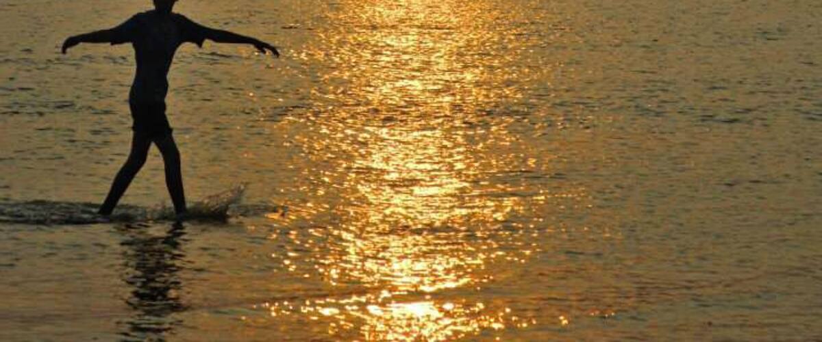 Girgaon Chaupati', commonly known as just Chaupati, is one of the most famous public beaches adjoining Marine Drive in the Girgaon area of Mumbai, India.
#Beach