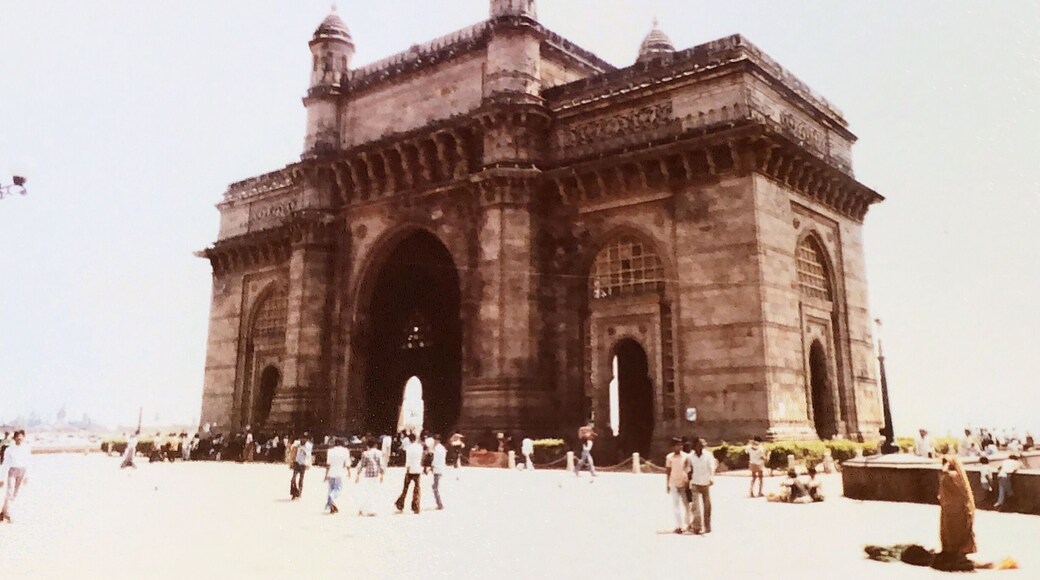 1983 photo constructed to commemorate the arrival of Queen Victoria