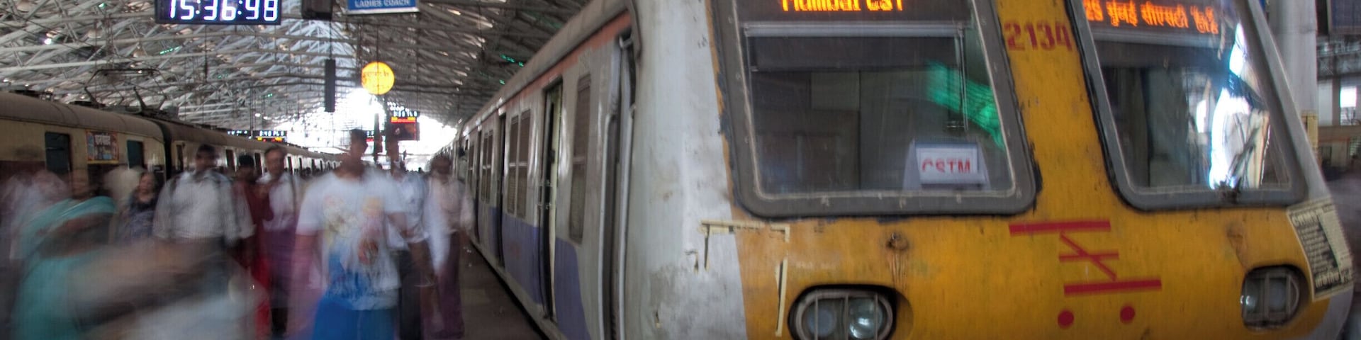You gotta take one of these trains to experience the life of commuting in Mumbai. #train #india #crowd #city
