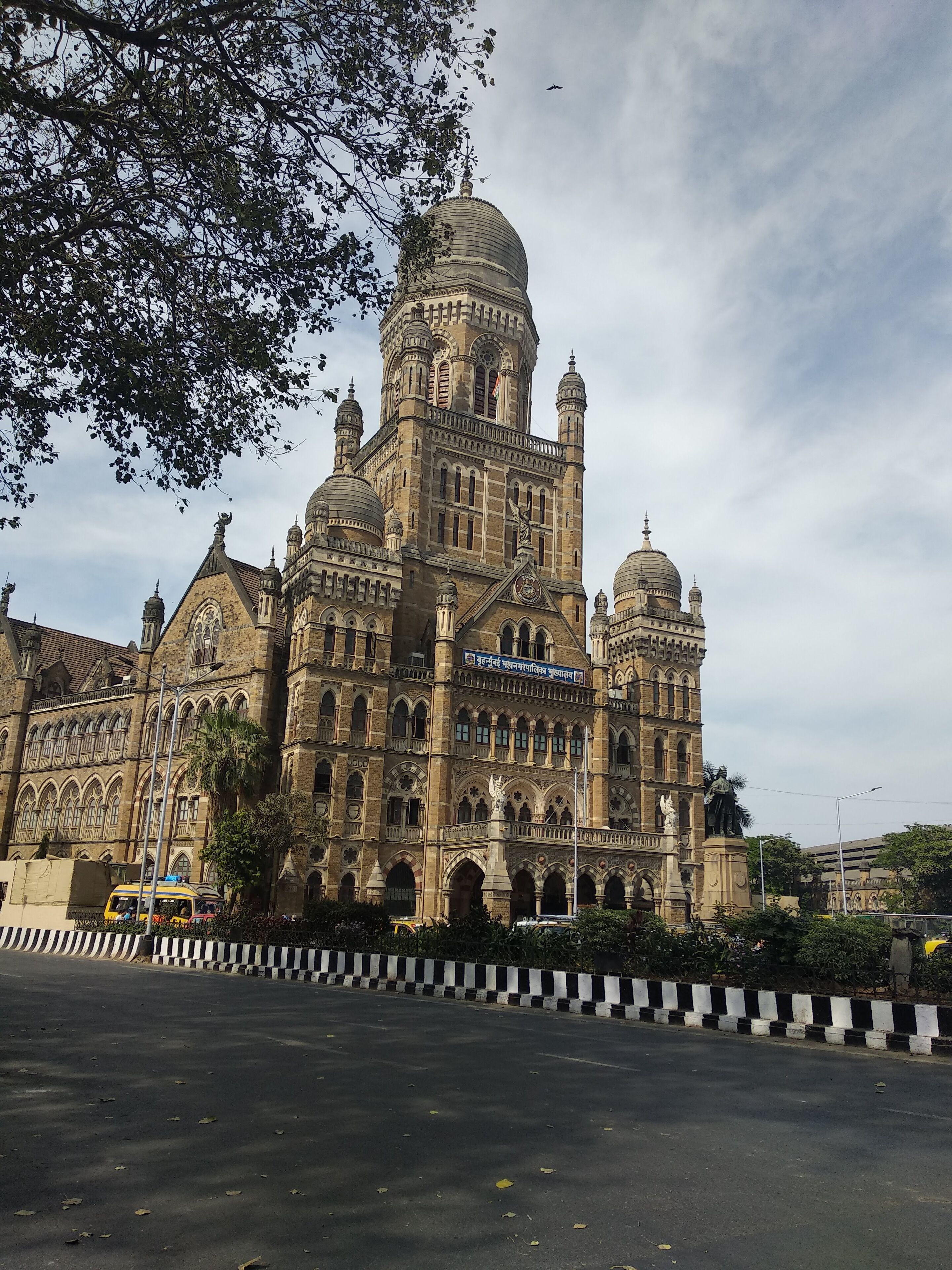 Architectural marvel, these type of buildings are my time machine... Gives you the glimpse of bygone era